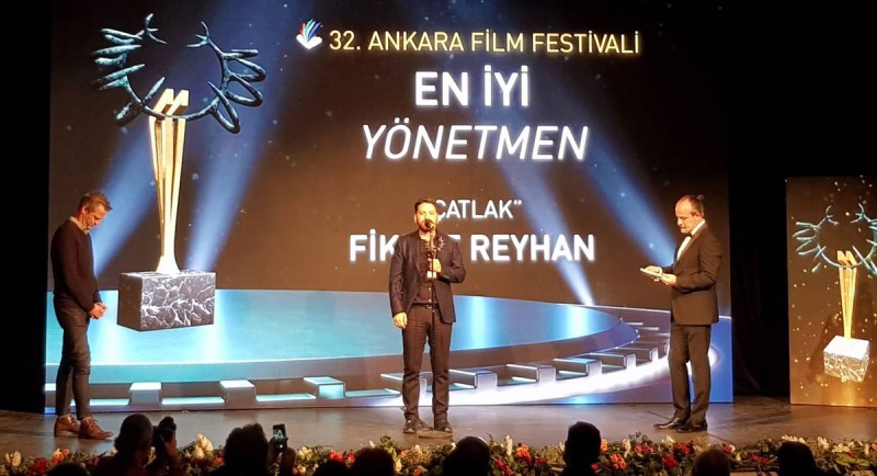 En İyi Yönetmen Ödülü Çatlak filmiyle Fikret Reyhan’a Verildi